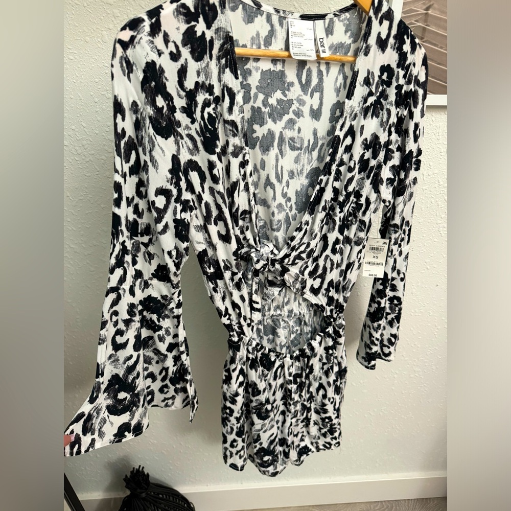 Women's Spot Garden Knot-Front Long-Sleeve Romper NWT - Picture 2 of 10